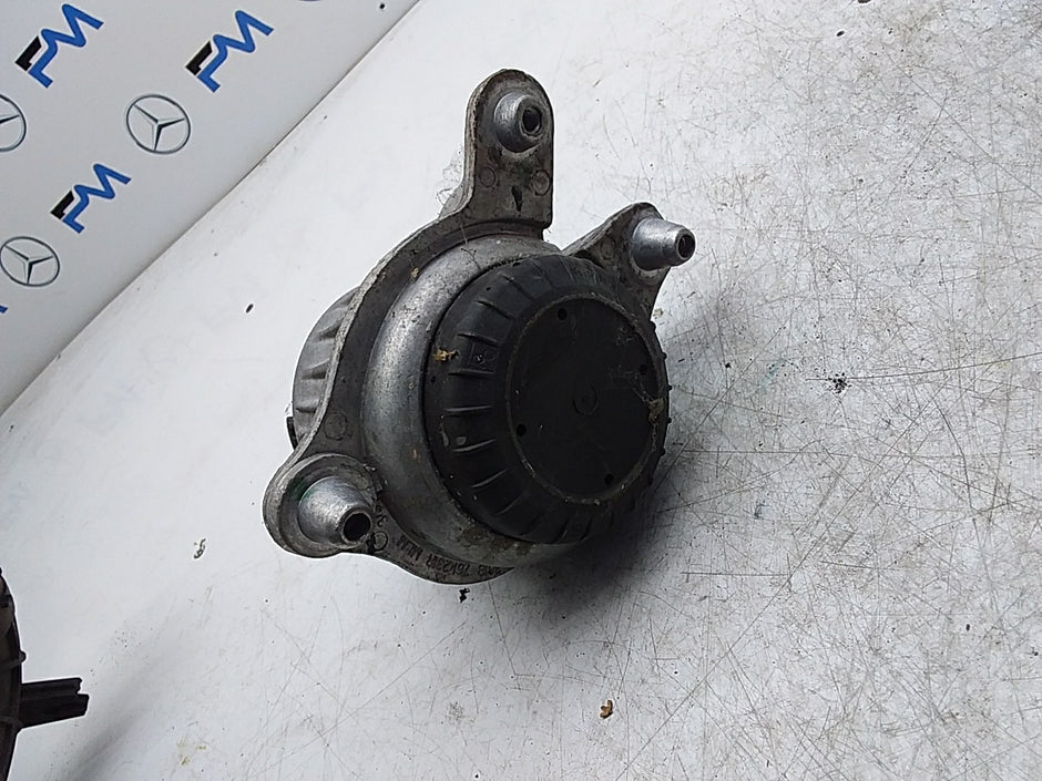 MERCEDES BENZ  C-CLASS W205  ENGINE MOUNT RIGHT OS A2052406717 FMR321