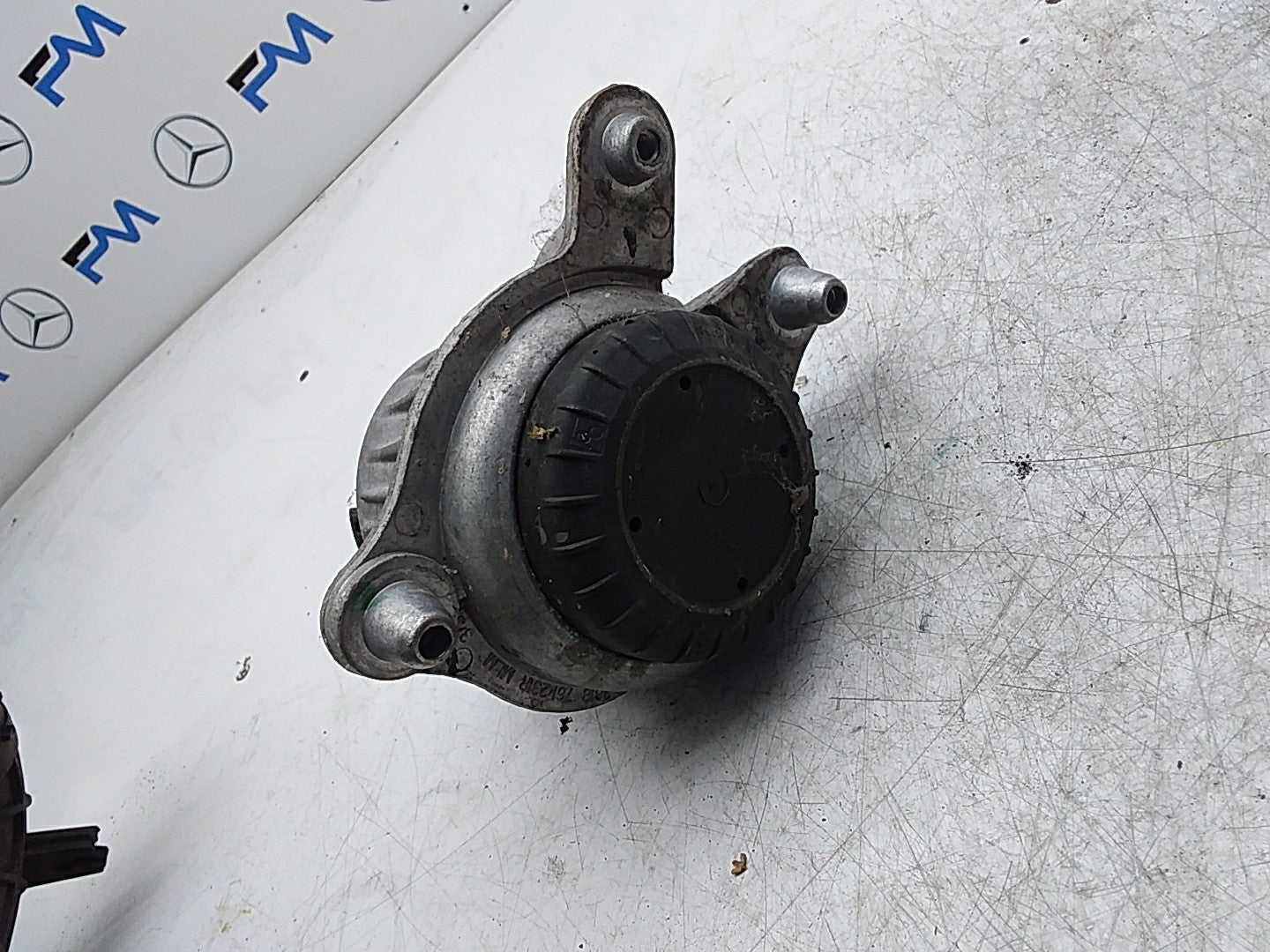 MERCEDES BENZ  C-CLASS W205  ENGINE MOUNT RIGHT OS A2052406717 FMR321