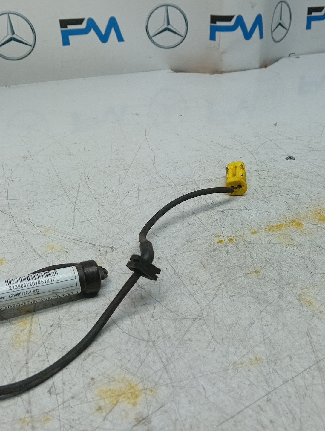 MERCEDES E-CLASS W213 BONNET PEDESTRIAN ACTUATOR A2139062201 2017 FM001440