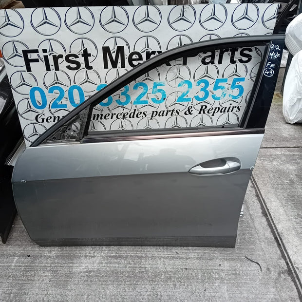 MERCEDES BENZ E-CLASS  W212  PASSENGER SIDE FRONT DOOR ( NEAR SIDE FRONT )