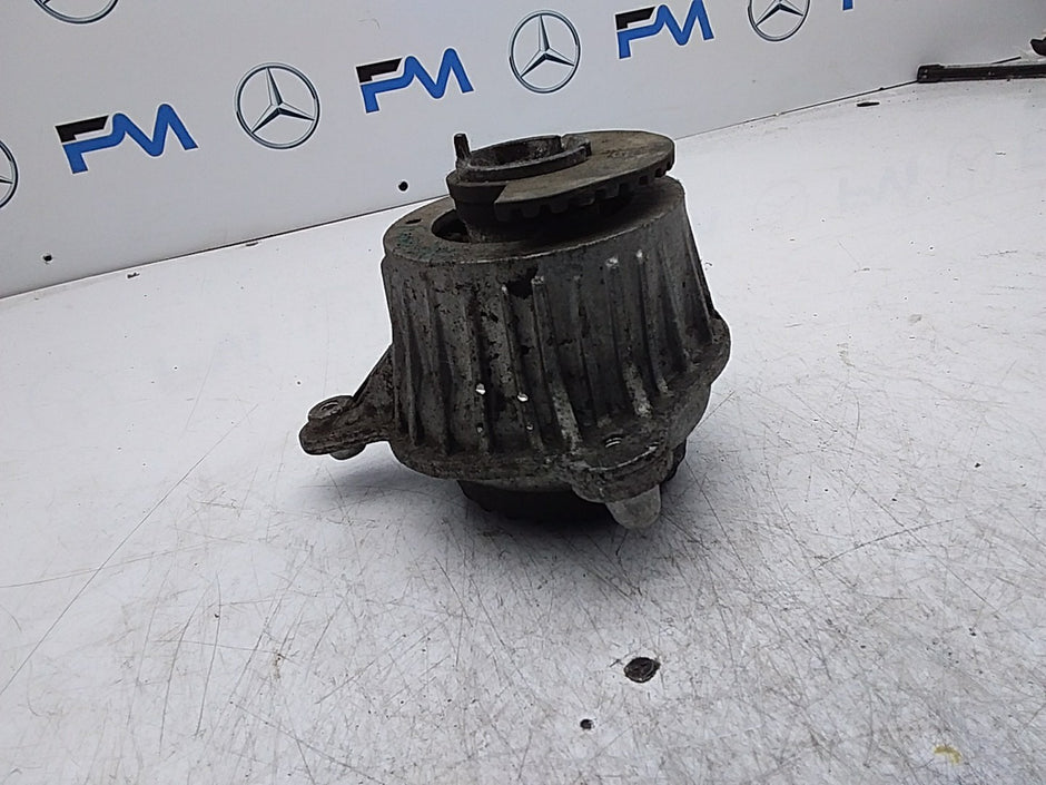 MERCEDES BENZ  C-CLASS W205  ENGINE MOUNT LEFT NS A2052406417 FMR318