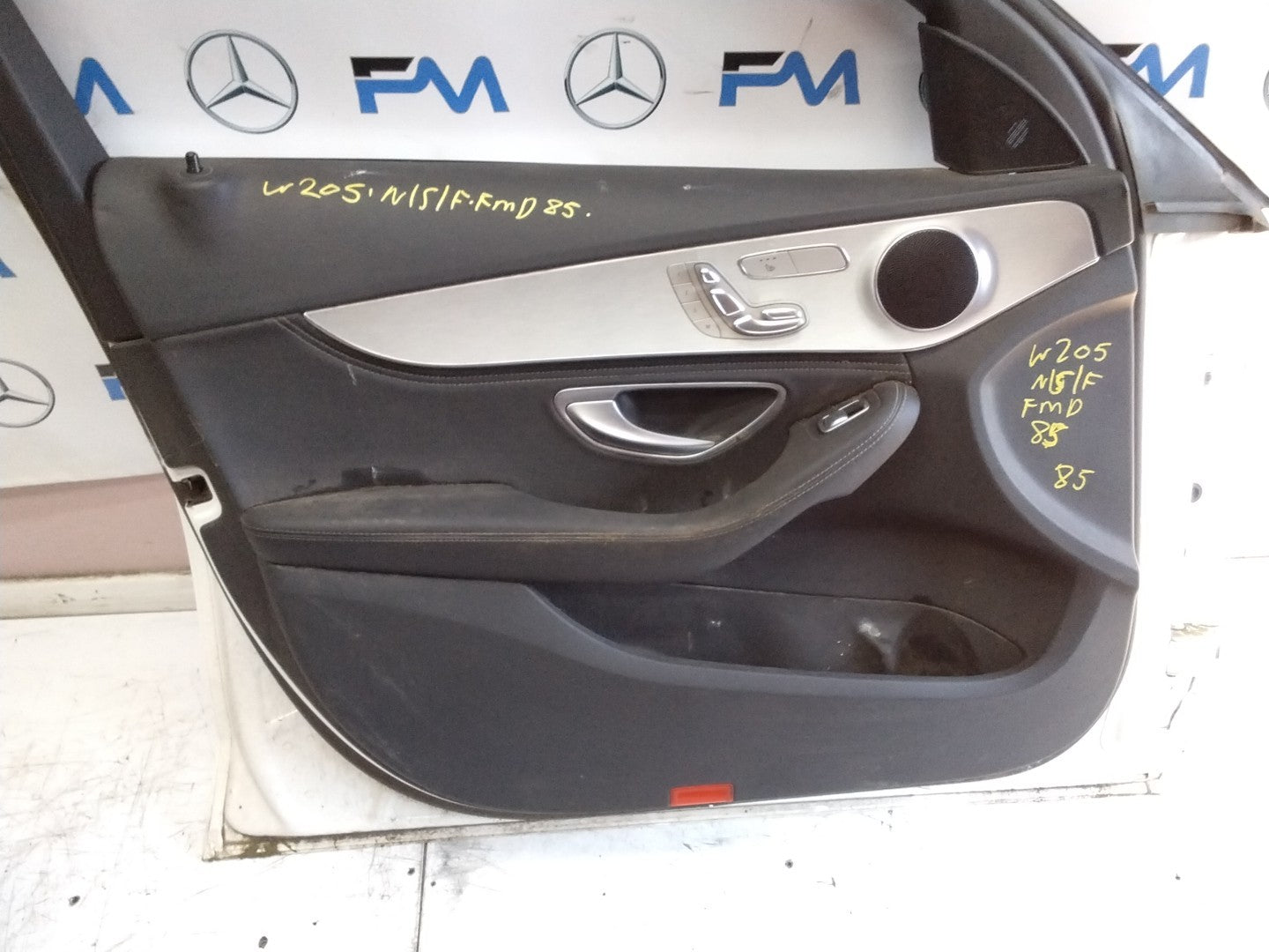 MERCEDES BENZ C-CLASS W205 PASSENGER SIDE FRONT DOOR N/S/F COMPLETE WHITE FMD85