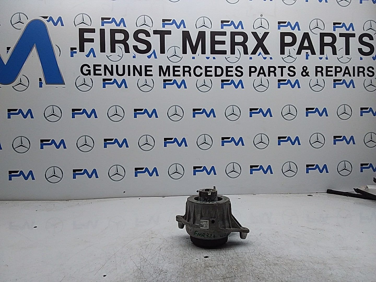 MERCEDES BENZ  E-CLASS W213  ENGINE MOUNT LEFT NS A2132400500 FMR324