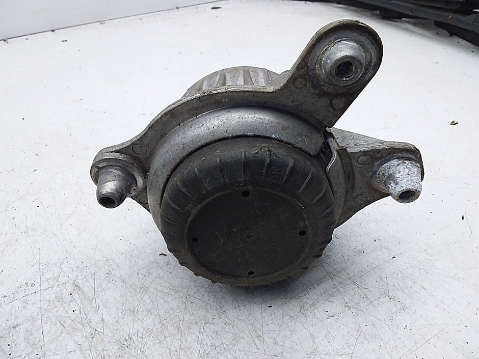 MERCEDES BENZ  C-CLASS  W205  ENGINE MOUNT RIGHT OS A2052406717 FMR359