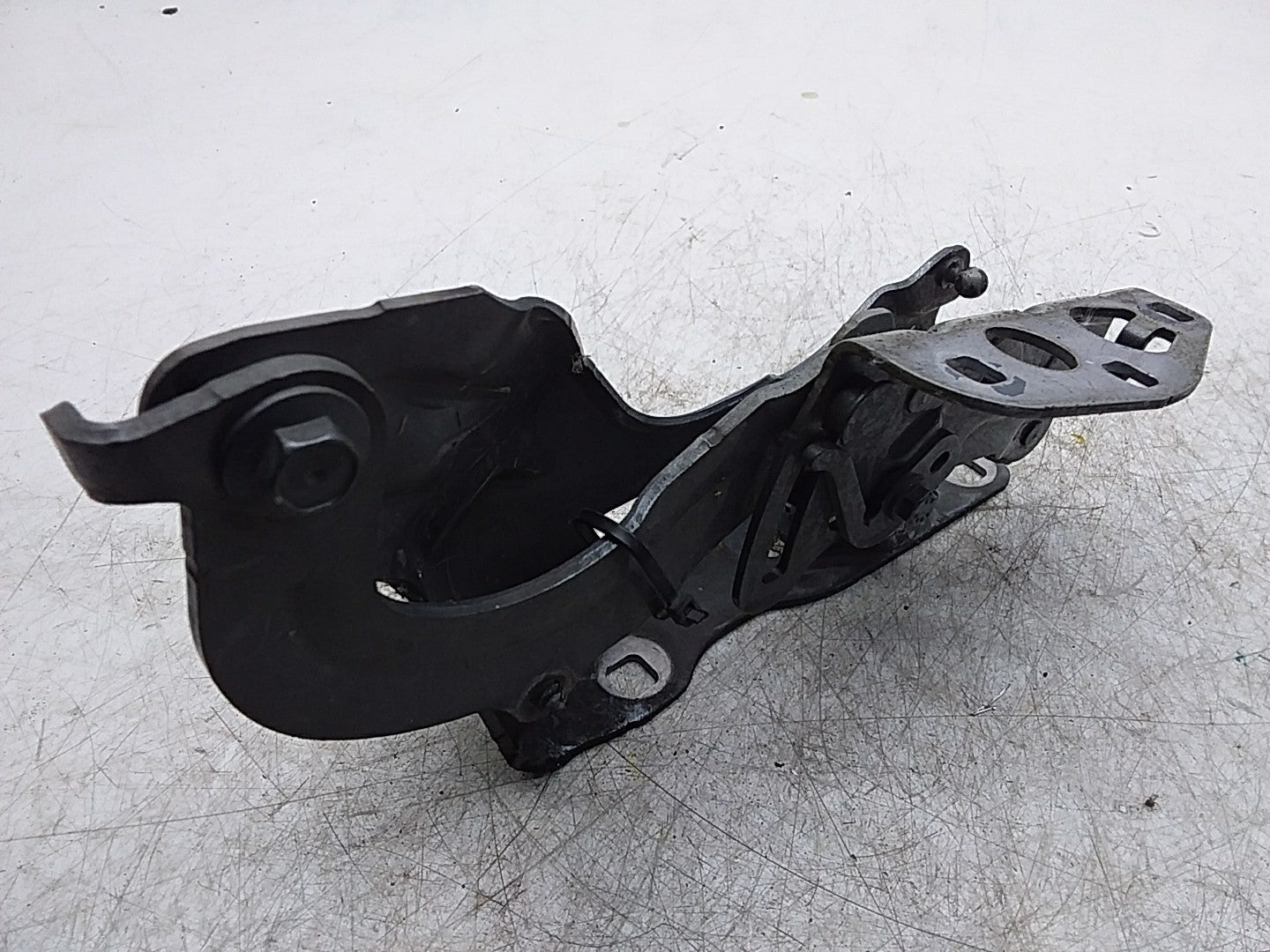 MERCEDES E-CLS W213 FRONT LEFT PASSENGER SIDE NS BONNET HINGE A2138800128 FMR256
