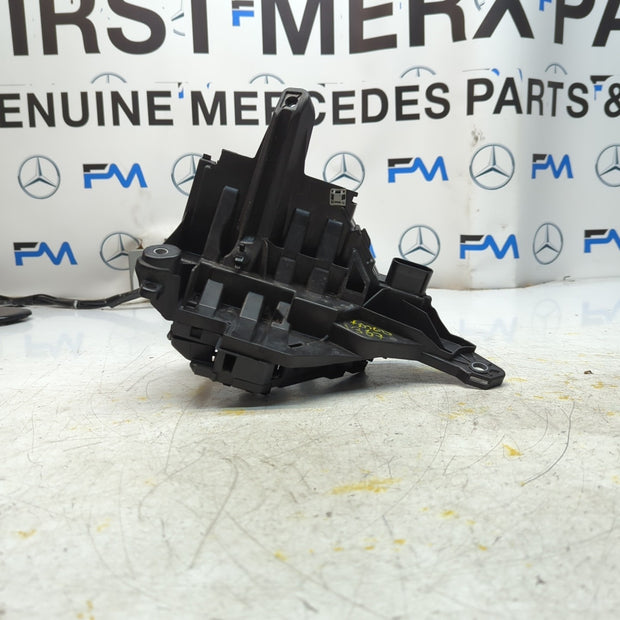 MERCEDES  E-CLASS W213 FUSE RELAY JUNCTION BOX A2135400750 2016 FM001367