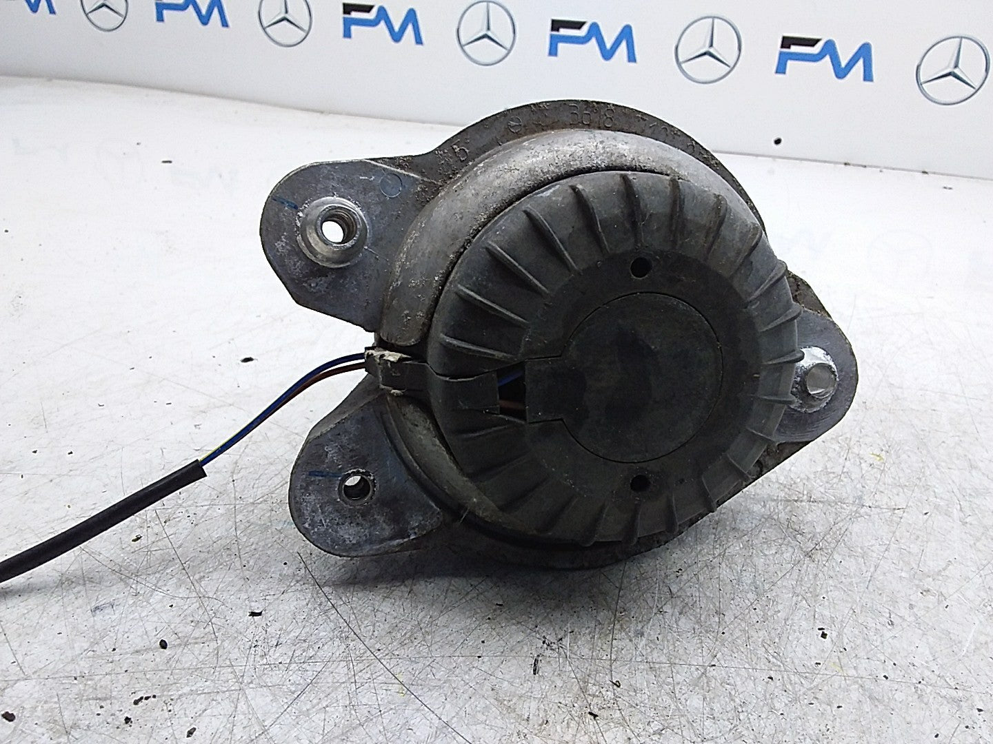 MERCEDES BENZ  S-CLASS  W222  ENGINE MOUNT RIGHT OS A2222407617 FMR347