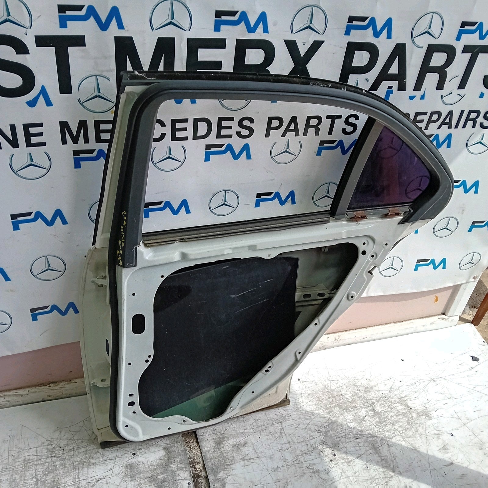 MERCEDES C-CLASS W204 SLN DRIVER REAR DOOR OSR WHITE 2009-2014 FMD437