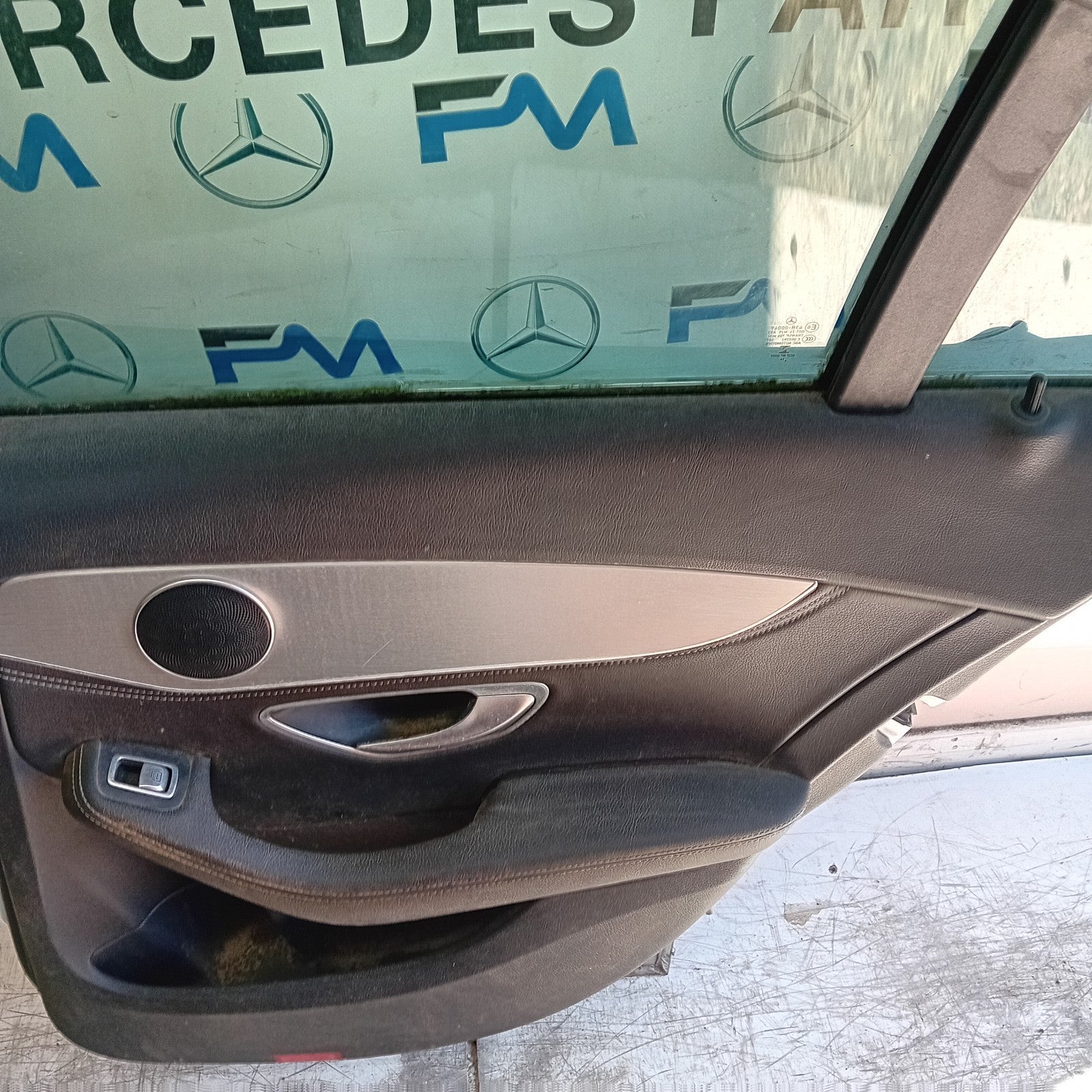 MERCEDES C-CLASS W205 SLN DRIVER REAR DOOR OSR 2014 ON COMPLETE FMD449