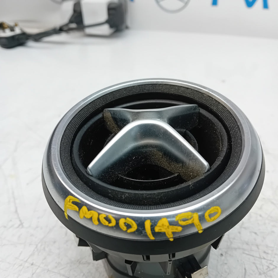 MERCEDES BENZ A-CLASS W176 DASHBOARD AIR VENT 2015 A1768300354 FM001490