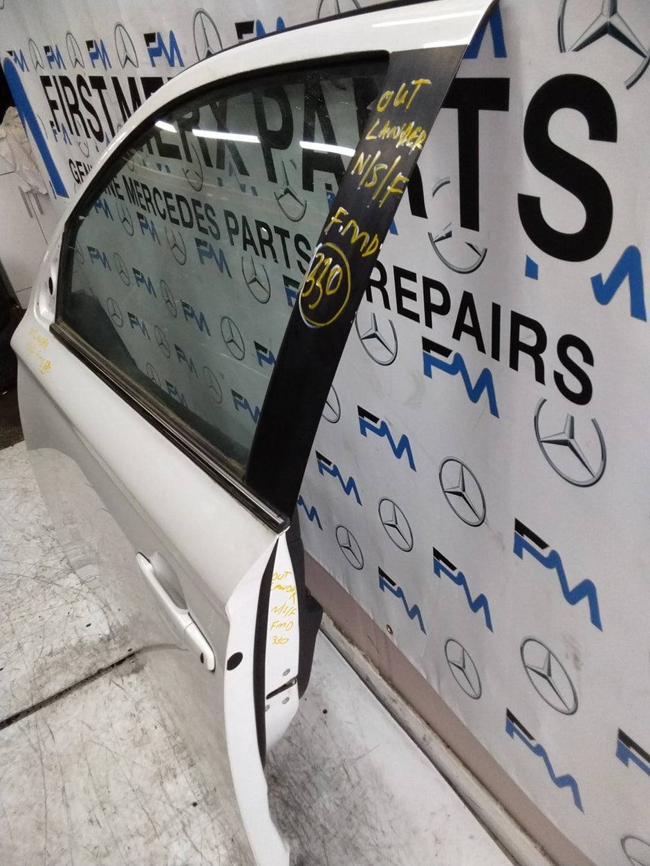 MITSUBISHI OUTLANDER MK3 PASSENGER FRONT DOOR NSF WHITE 2013 COMPLETE FMD330