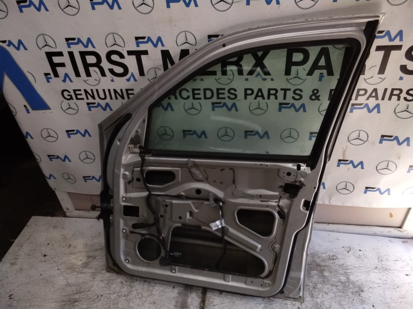 MERCEDES M-CLASS W163  DRIVER FRONT DOOR OSF GREY 1997-05 FMD574
