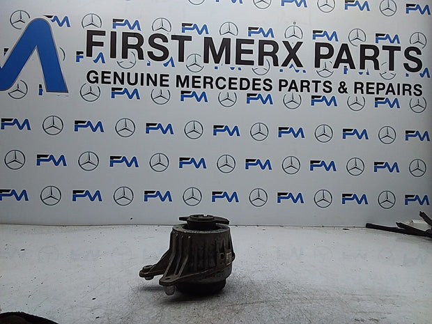 MERCEDES BENZ  E-CLASS  W213  ENGINE MOUNT RIGHT OS A2132400600 FMR357
