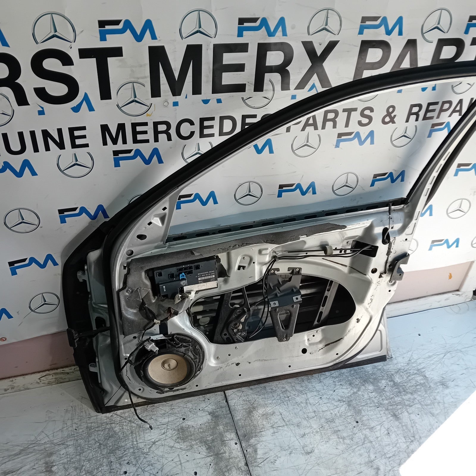 MERCEDES BENZ  E-CLASS W212 DRIVER FRONT DOOR OSF SILVER 2013  FMD483