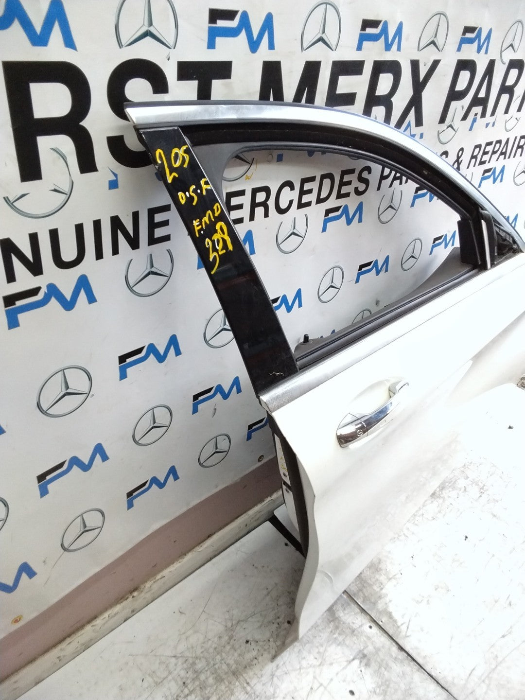 MERCEDES C-CLASS W205 SLN DRIVER FRONT DOOR OSF WHITE 2014 ON COMPLETE FMD329
