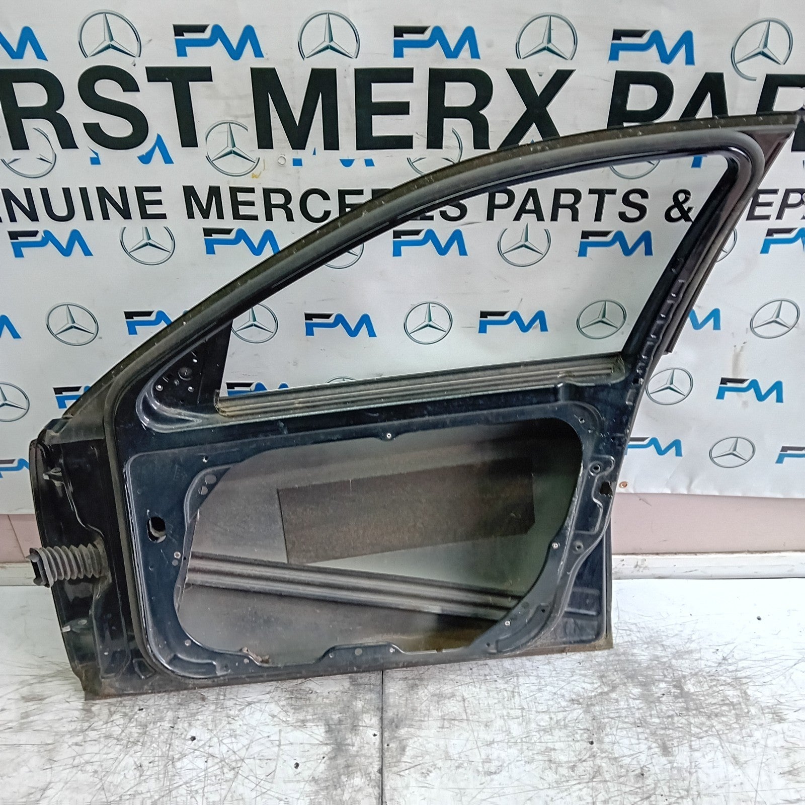 MERCEDES BENZ C-CLASS W204 DRIVER FRONT DOOR OSF 2013 BLACK FMD501