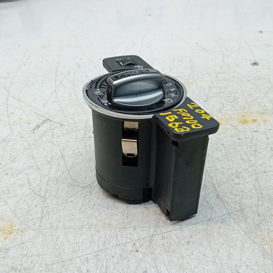 MERCEDES C-CLASS W205 HEADLIGHT CONTROL SWITCH 2014 A2045453004 FM001563