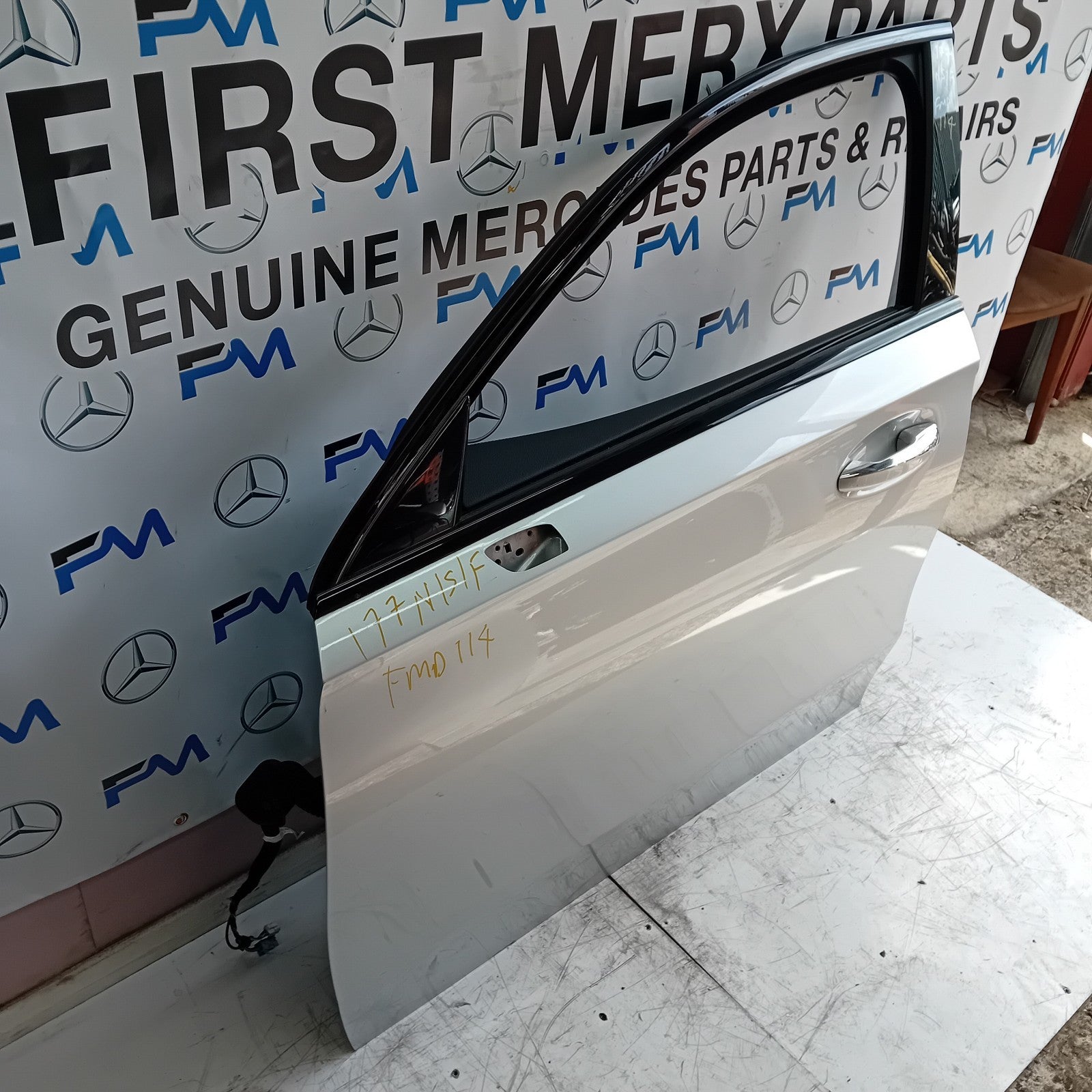 MERCEDES  A-CLASS W177 PASSENGE SIDE FRONT DOOR N/S/F COMPLETE SILVER FMD114