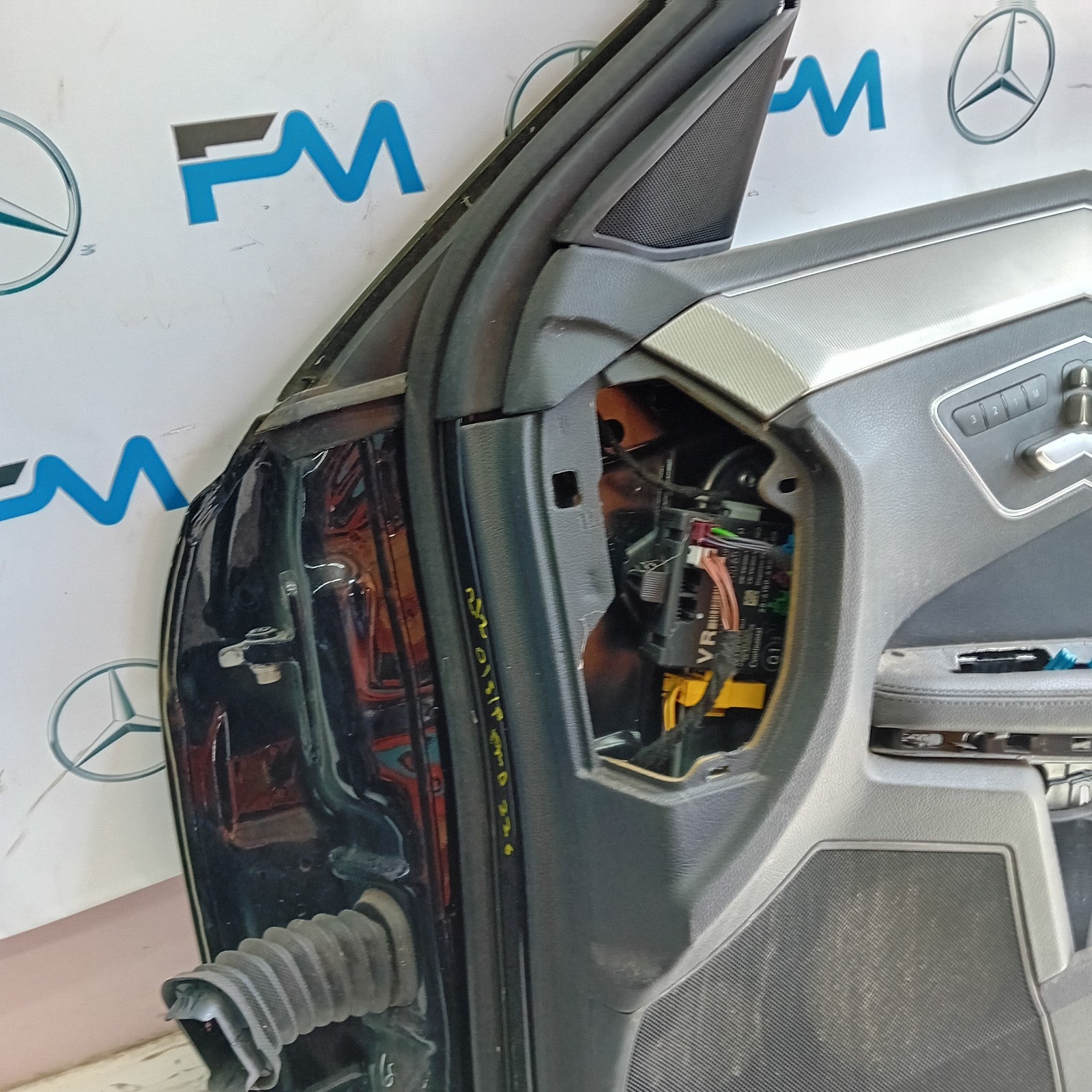 MERCEDES BENZ E-CLASS W212 DRIVER FRONT DOOR OSF BLACK 2009-16 COMPLETE FMD226