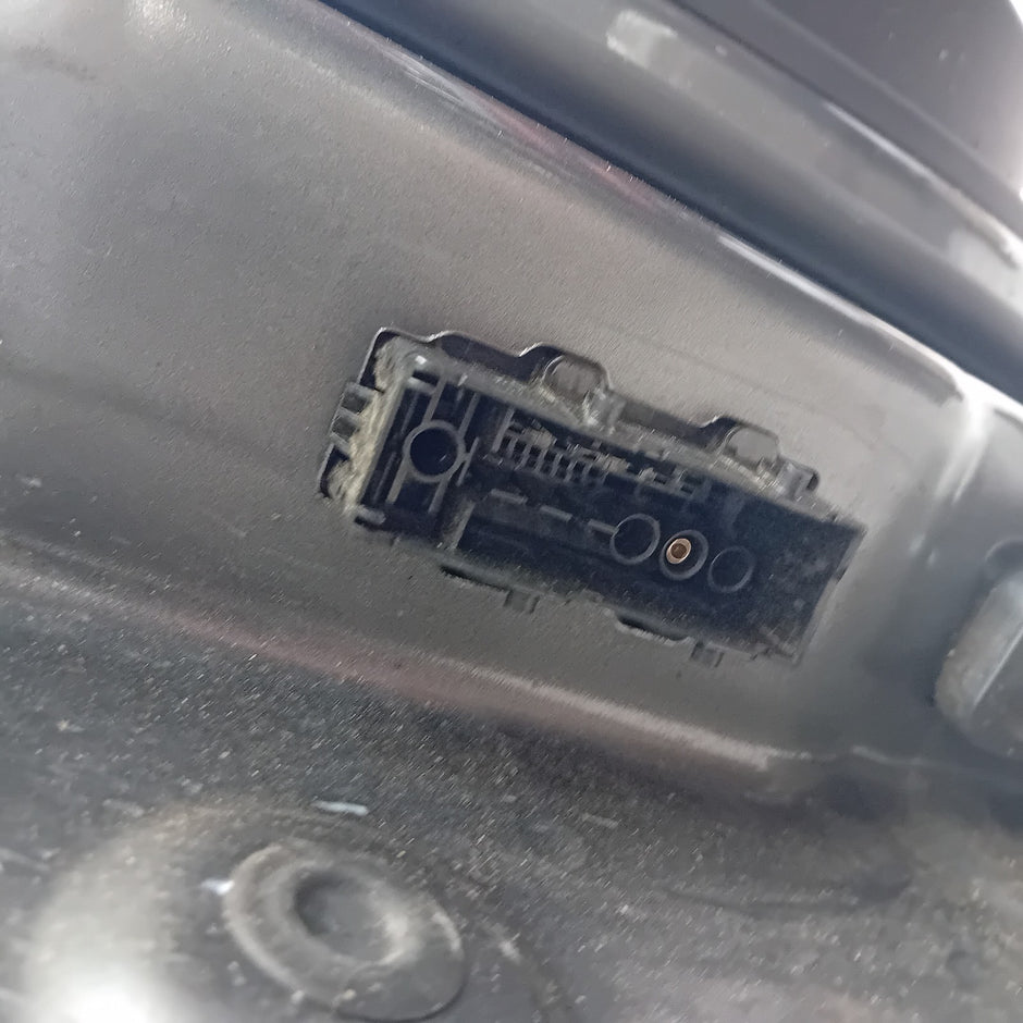 MERCEDES C-CLASS W205 DRIVER FRONT DOOR O/S/F GREY 2014 ONWARDS COMPLETE FMD158