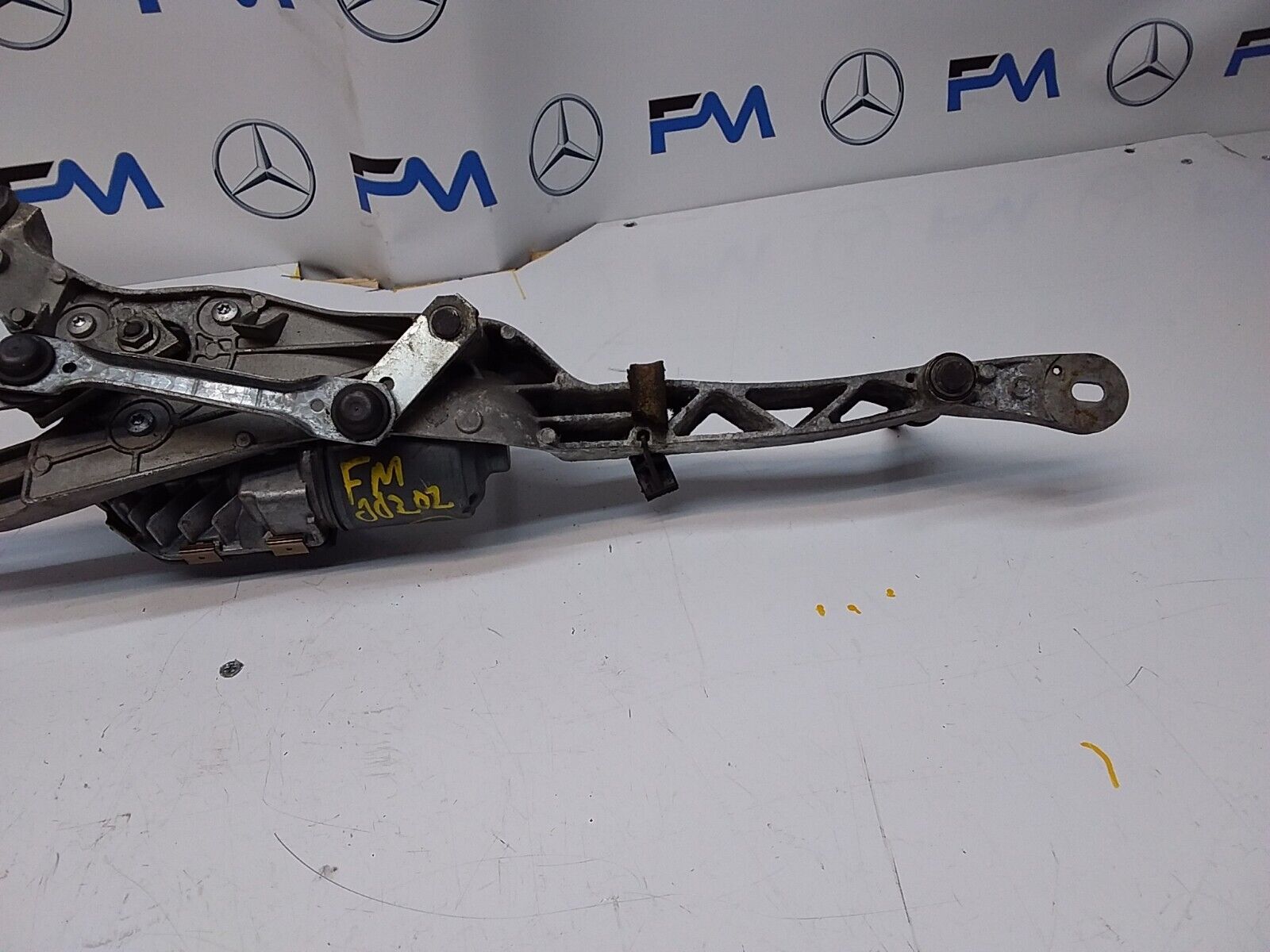 MERCEDES C-CLASS WIPER MOTOR & LINKAGE FRONT A2048201140 W204 2010-2015 FM00202