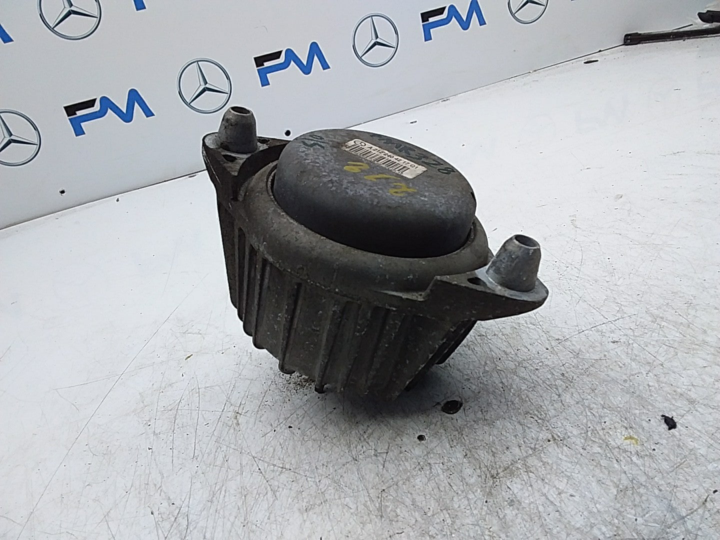 MERCEDES BENZ  E-CLASS W212  ENGINE MOUNT RIGHT OS A2122404217 FMR328