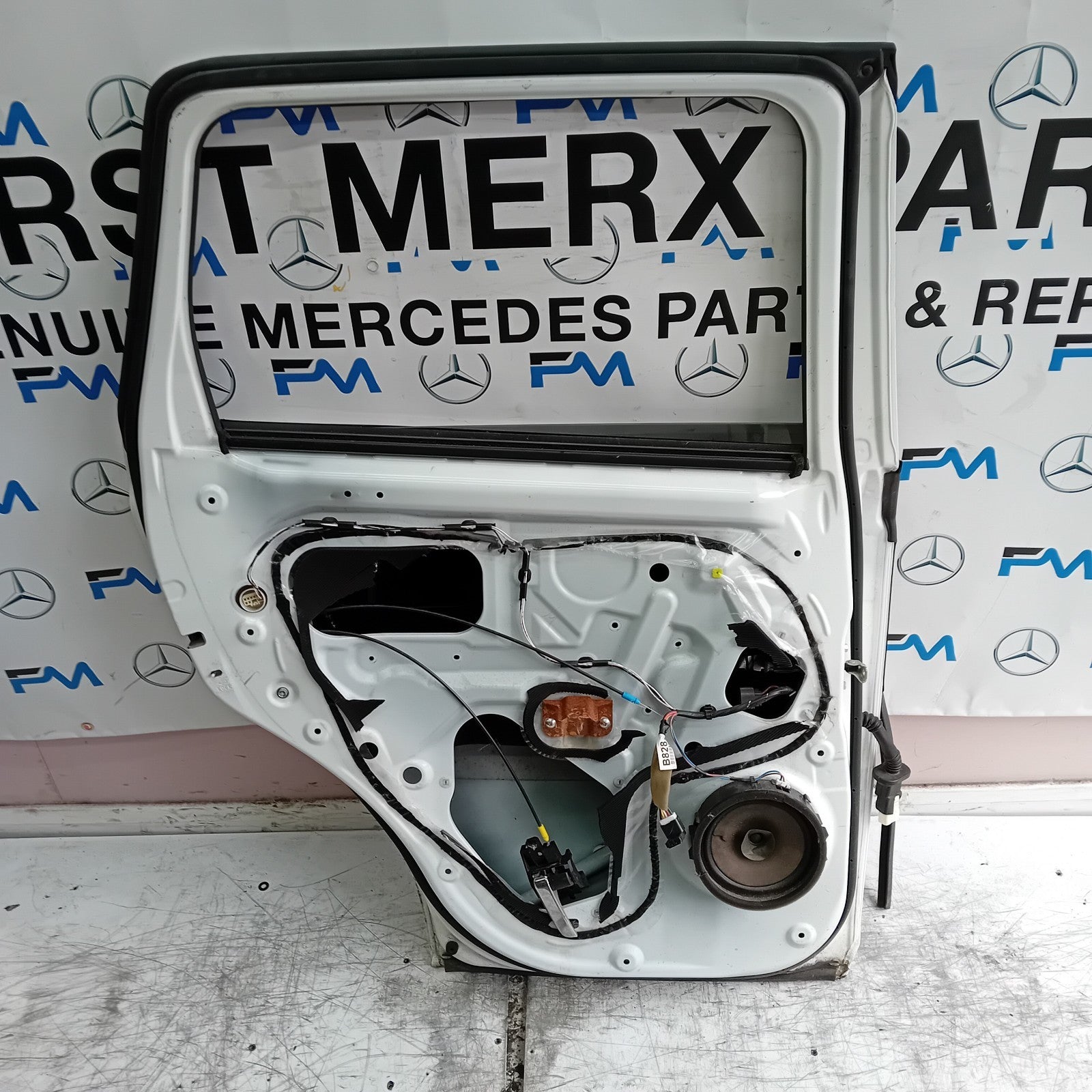 MITSUBISHI OUTLANDER MK3 PASSENGER REAR DOOR NSR 2013 WHITE FMD381