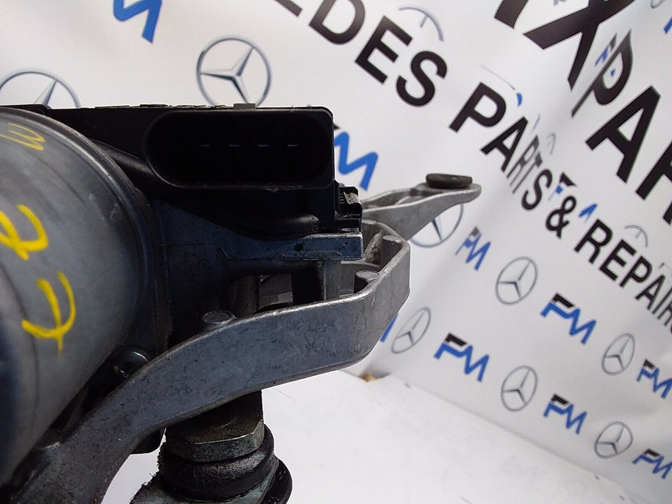 MERCEDES E-CLASS 2017 W213 A2138207402 FRONT WIPER MOTOR  FM00177