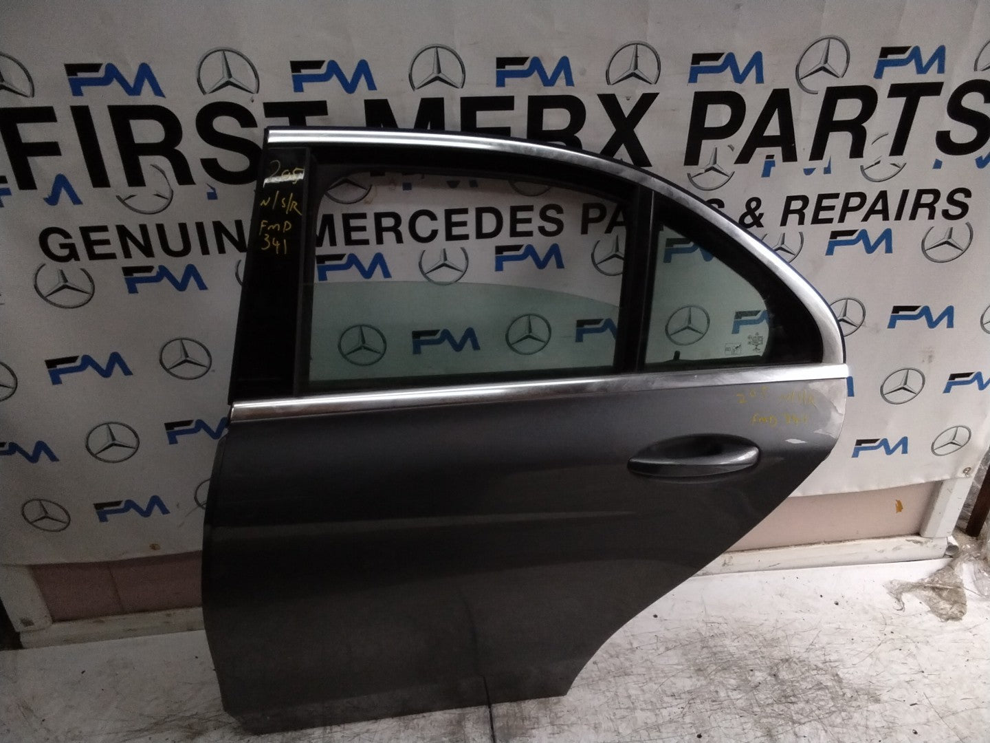 MERCEDES C-CLASS W205 SLN PASSENGER REAR DOOR NSR GREY 2014 ON COMPLETE FMD341