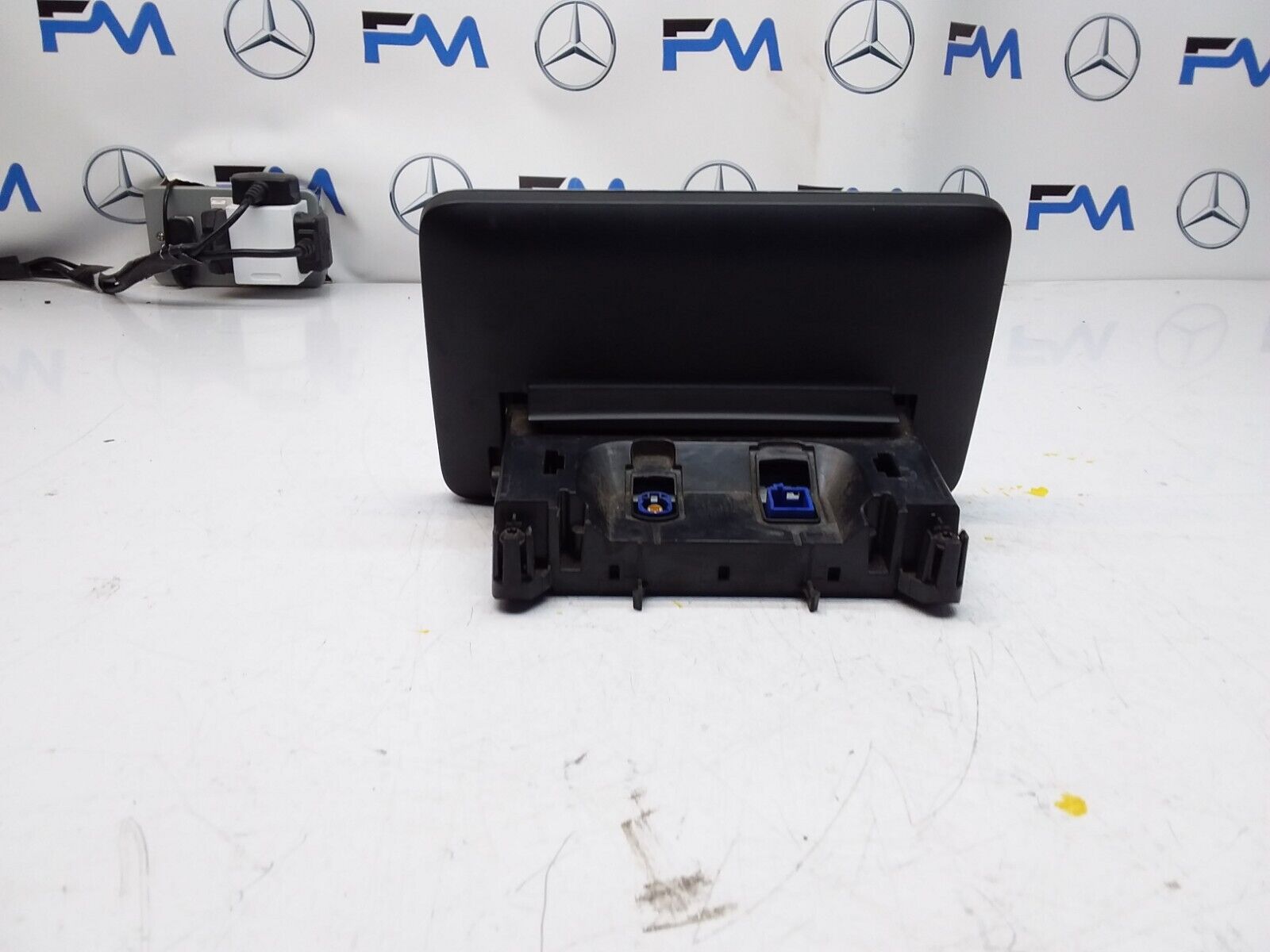 MERCEDES C-CLASS W205 2016 SAT NAV MULTIMEDIA SCREEN A2059009517 FM00681