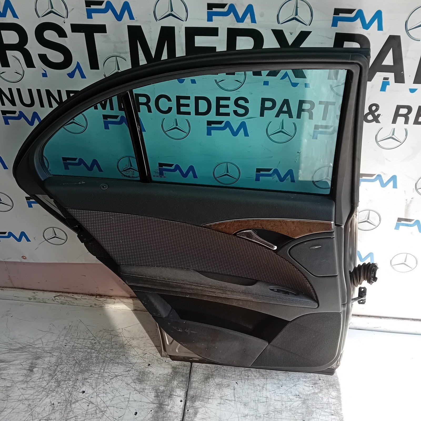 MERCEDES BENZ  E-CLASS W212 PASSENGER REAR DOOR NSR  2016 COMPLETE FMD485