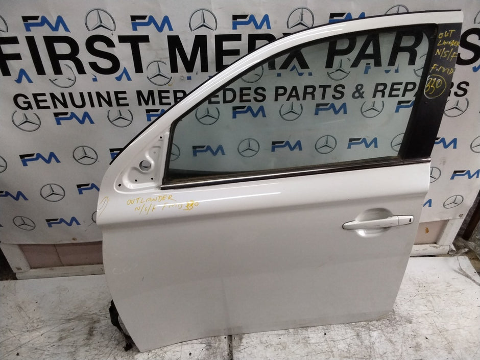 MITSUBISHI OUTLANDER MK3 PASSENGER FRONT DOOR NSF WHITE 2013 COMPLETE FMD330