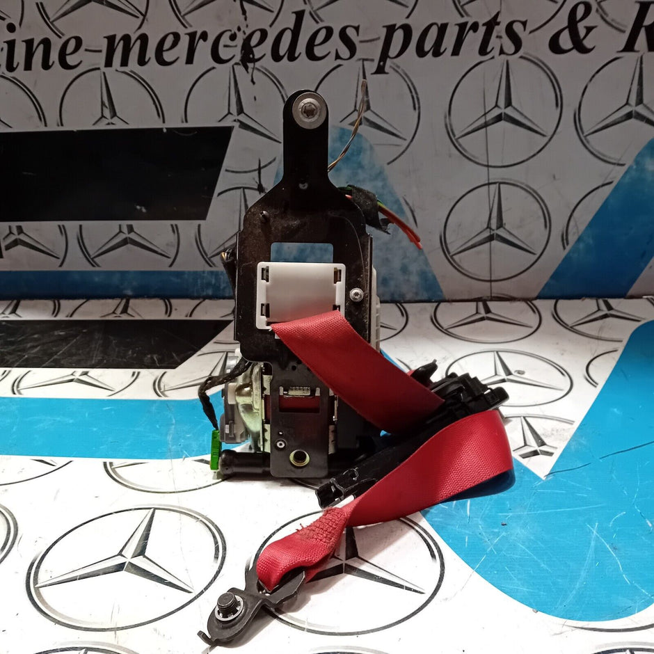 MERCEDES-BENZ C CLASS W204 (SALOON) S204 (ESTATE) O/S/F RED SEAT BELT 2048601885