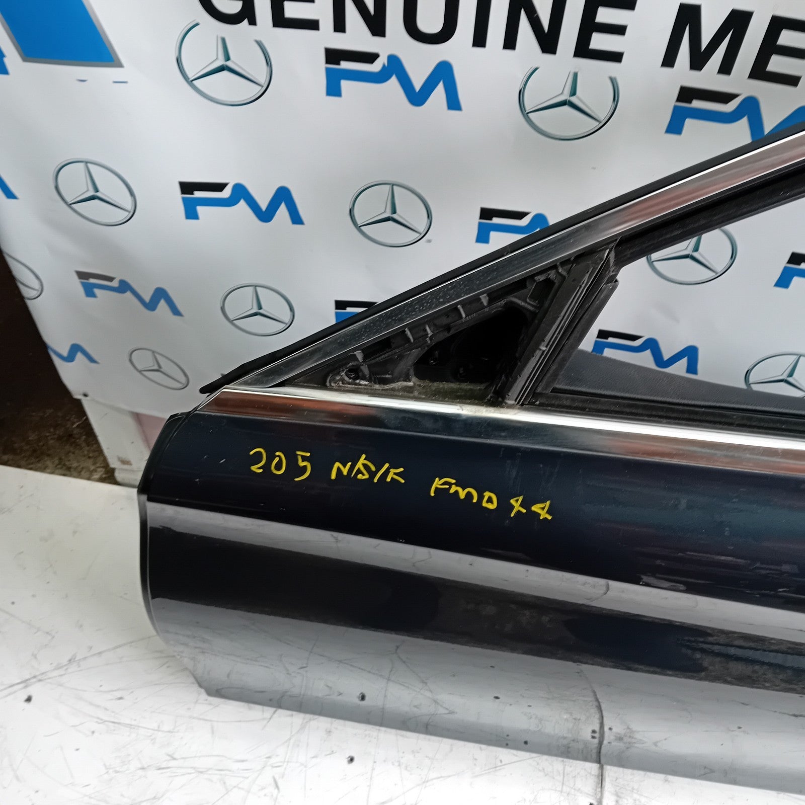 MERCEDES BENZ C-CLASS W205 PASSENGER SIDE FRONT DOOR N/S/F COMPLETE FMD44