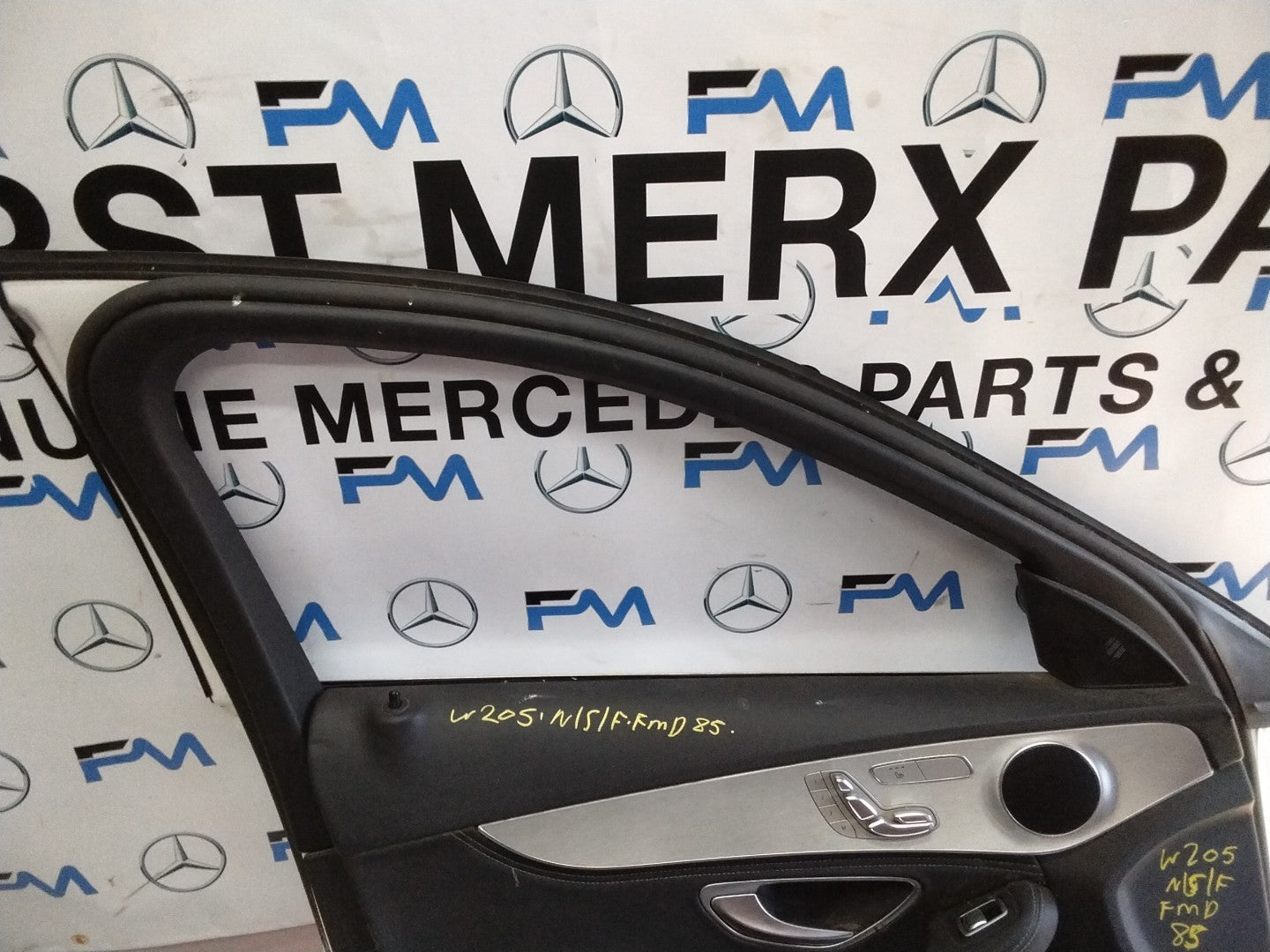 MERCEDES BENZ C-CLASS W205 PASSENGER SIDE FRONT DOOR N/S/F COMPLETE WHITE FMD85