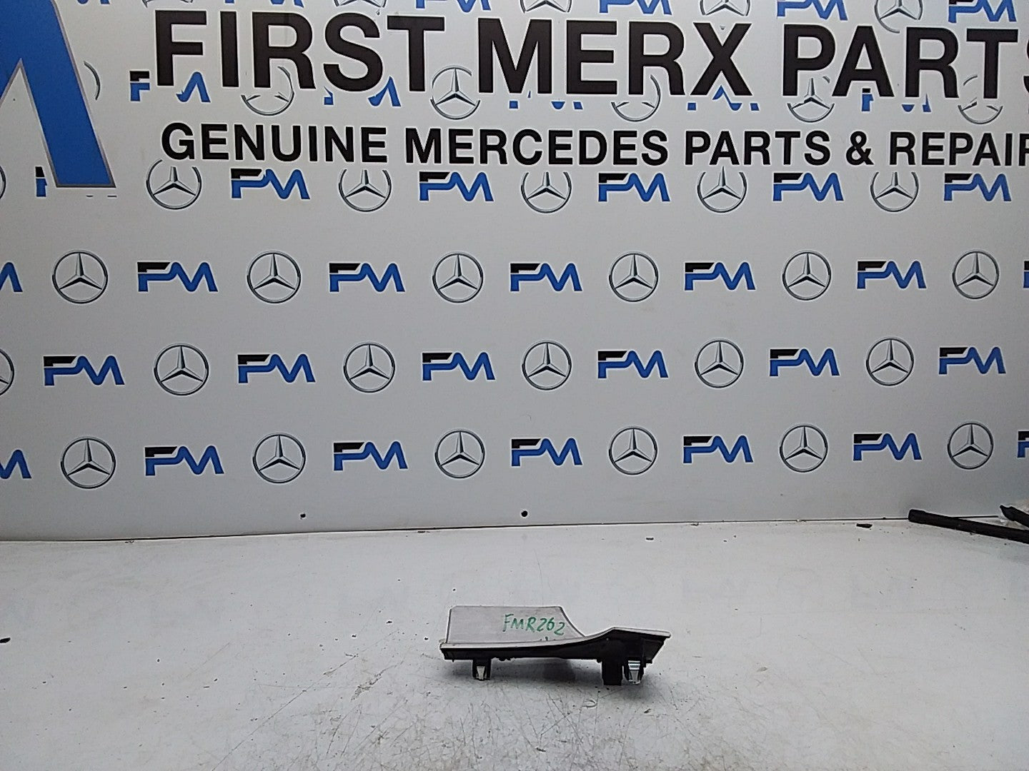 MERCEDES C-CLASS W205 DASHBOARD TRIM COVER PANEL RIGHT OS A2056800871 FMR262