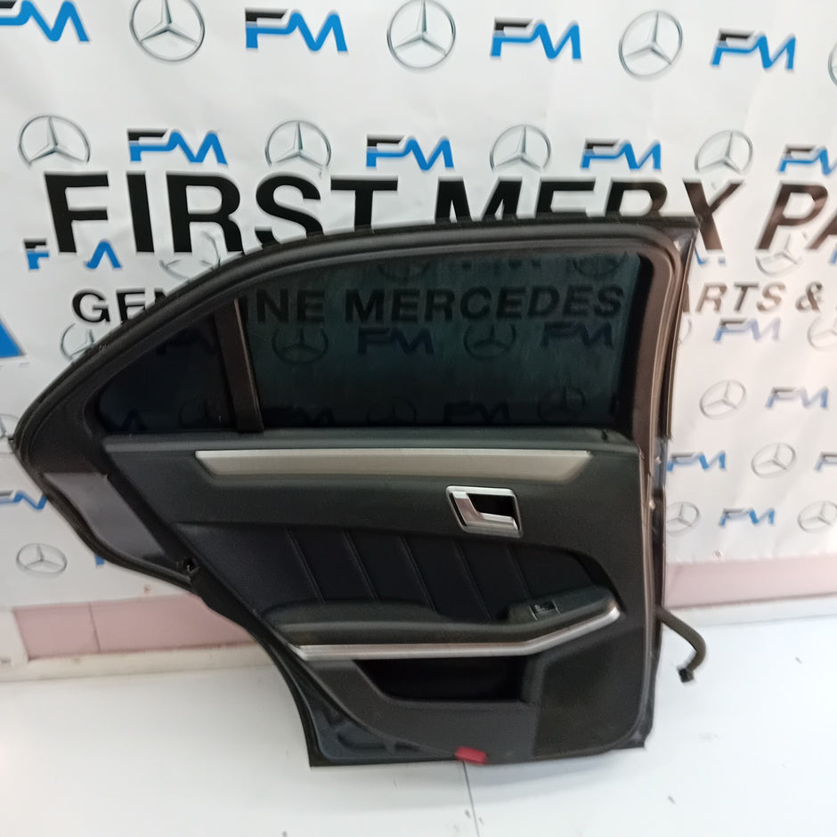 MERCEDES BENZ E-CLASS  W212 PASSENGER SIDE REAR DOOR ( NEAR SIDE REAR ) FM06
