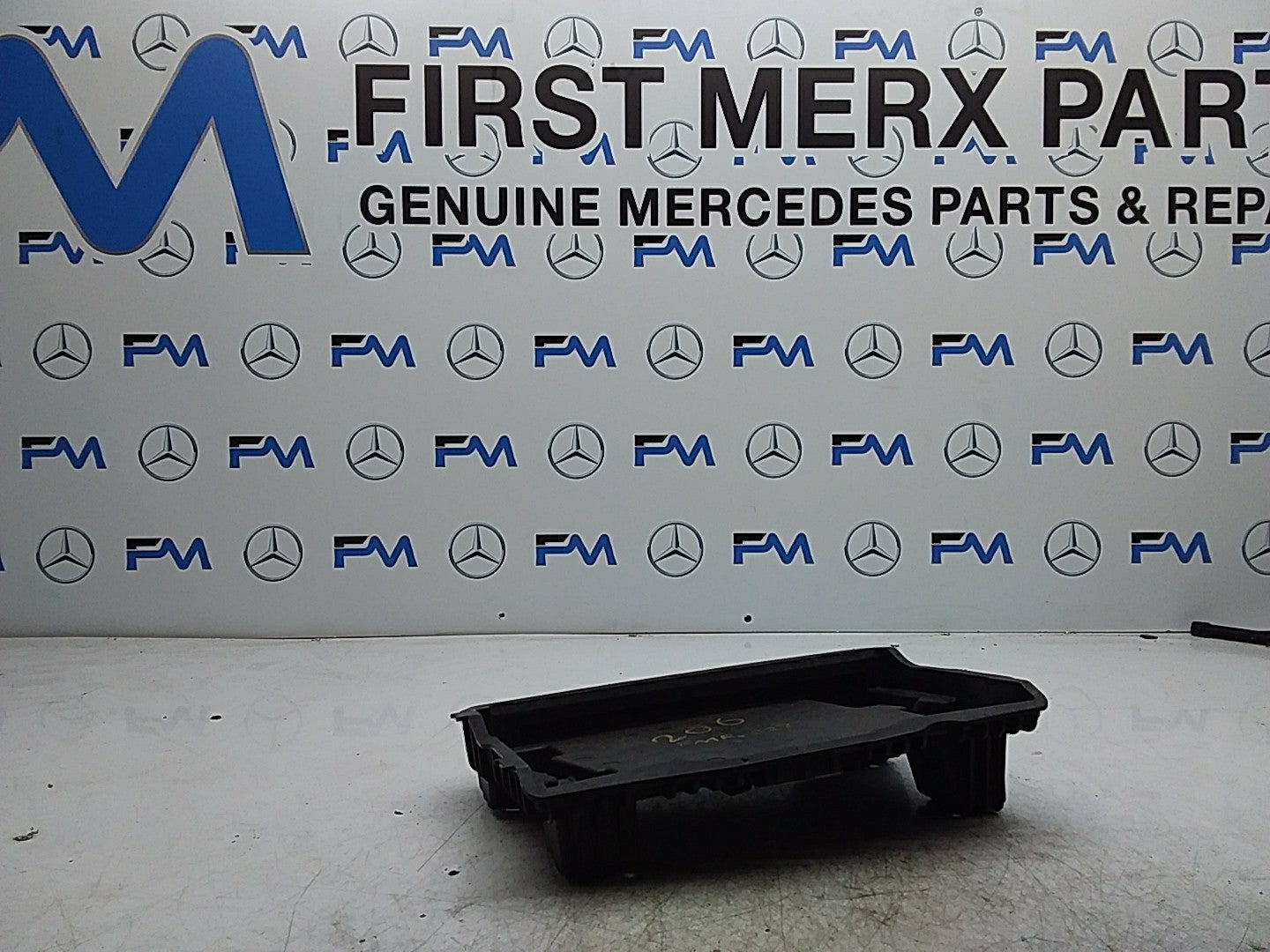 MERCEDES C-CLS W206 BATTERY HOLDER TRAY A2066206400 FMR227
