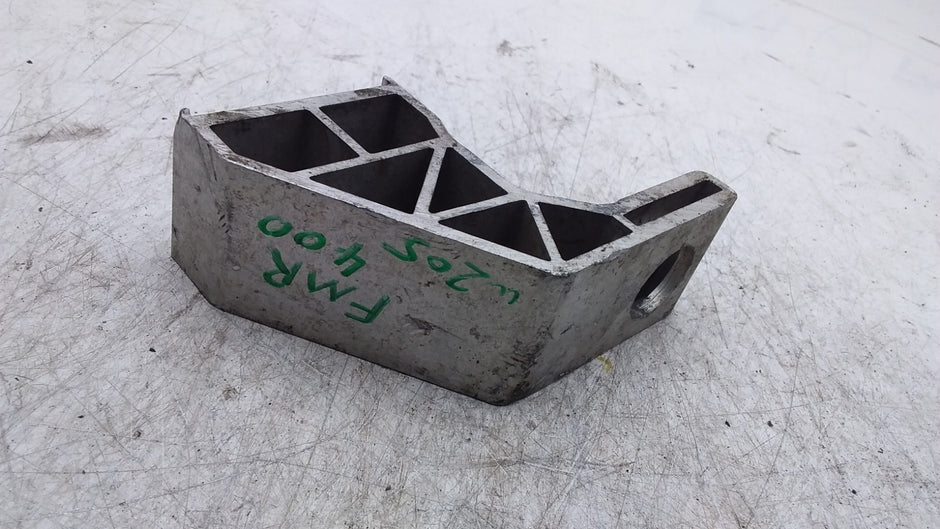 MERCEDES BENZ  C-CLASS  RADIATOR MOUNT BRACKET RIGHT SIDE   FMR400