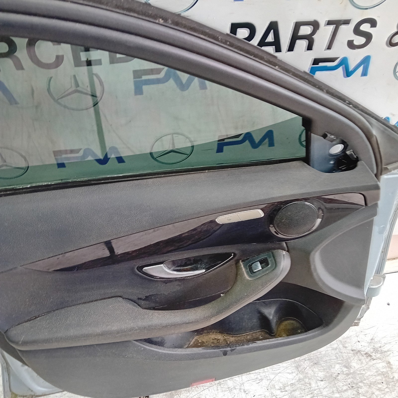 MERCEDES C-CLASS W205 PASSENGER FRONT DOOR NSF 2014 ON COMPLETE FMD382