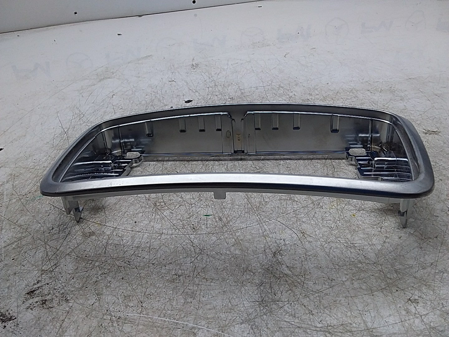 MERCEDES A-CLS W176 STEREO SURROUND TRIM A1766890018 FMR301
