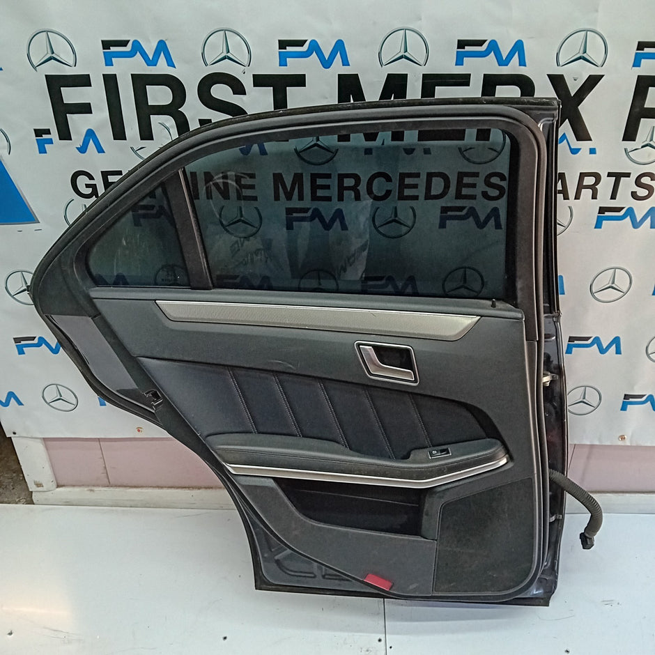 MERCEDES BENZ E-CLASS  W212 PASSENGER SIDE REAR DOOR ( NEAR SIDE REAR ) FM06