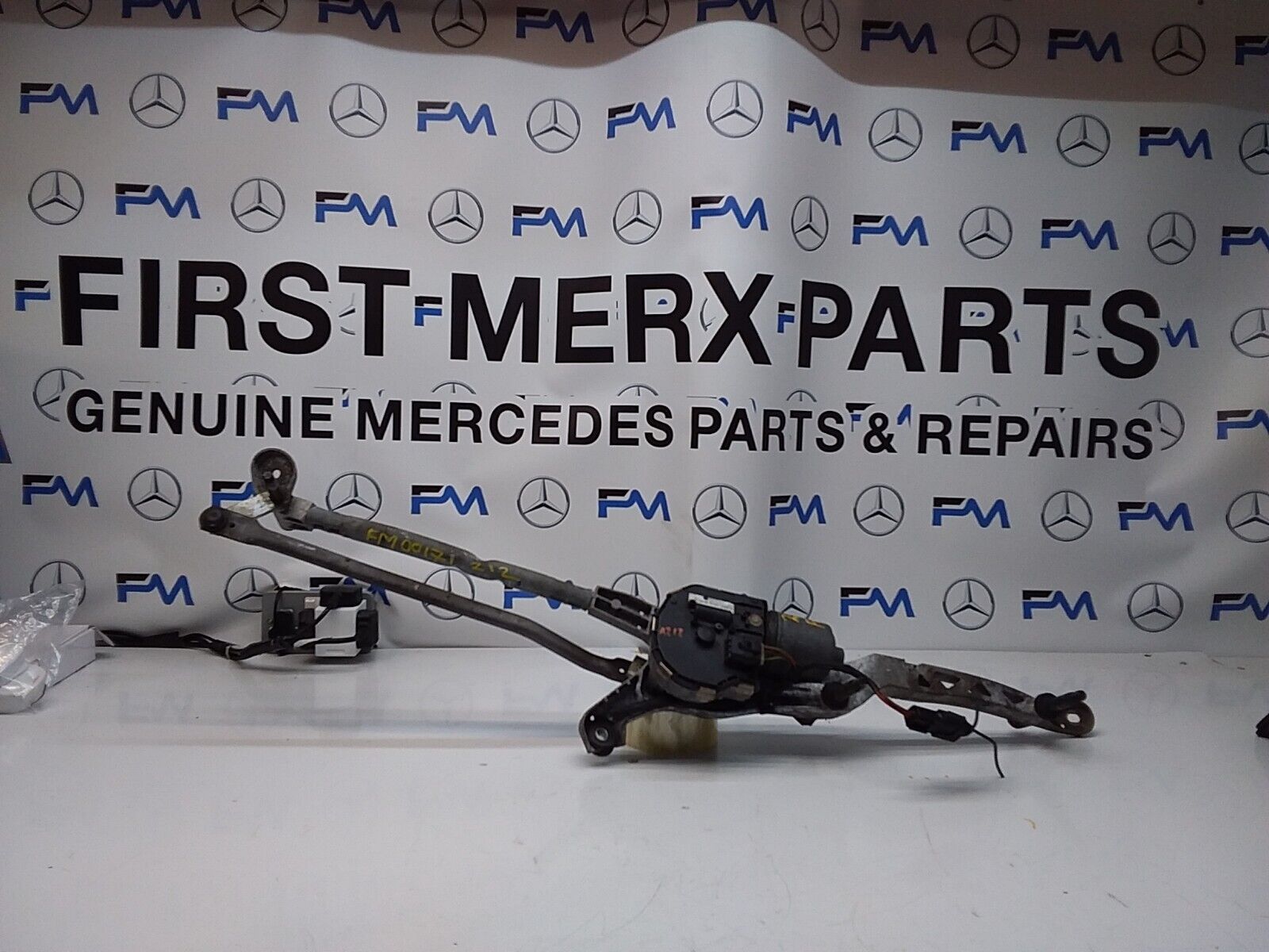 MERCEDES E-CLASS 2014 W212 A2128201340 FRONT WIPER MOTOR  FM00171