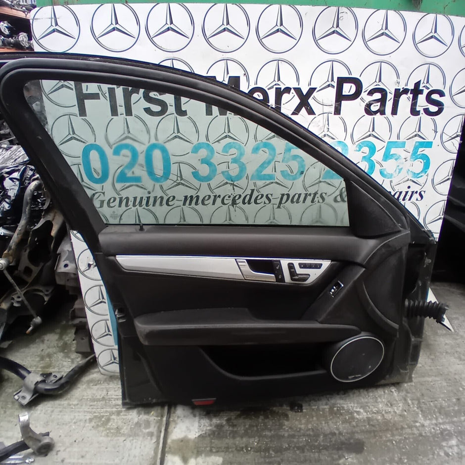 MERCEDES BENZ C-CLASS  W204  PASSENGER SIDE FRONT DOOR ( NEAR SIDE FRONT )