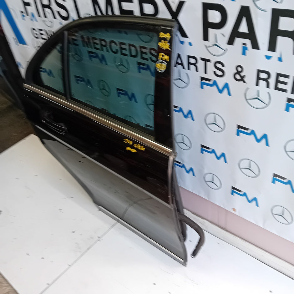MERCEDES BENZ C-CLASS W204 DRIVER SIDE REAR DOOR ( OFF SIDE REAR ) FM010
