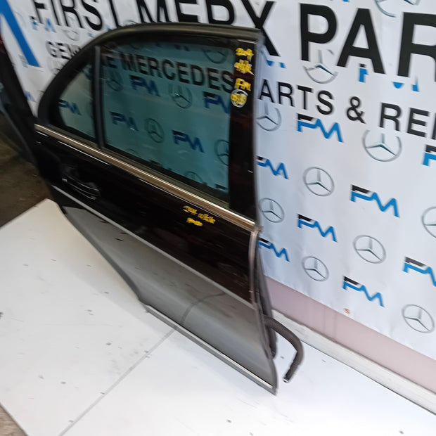 MERCEDES BENZ C-CLASS W204 DRIVER SIDE REAR DOOR ( OFF SIDE REAR ) FM010