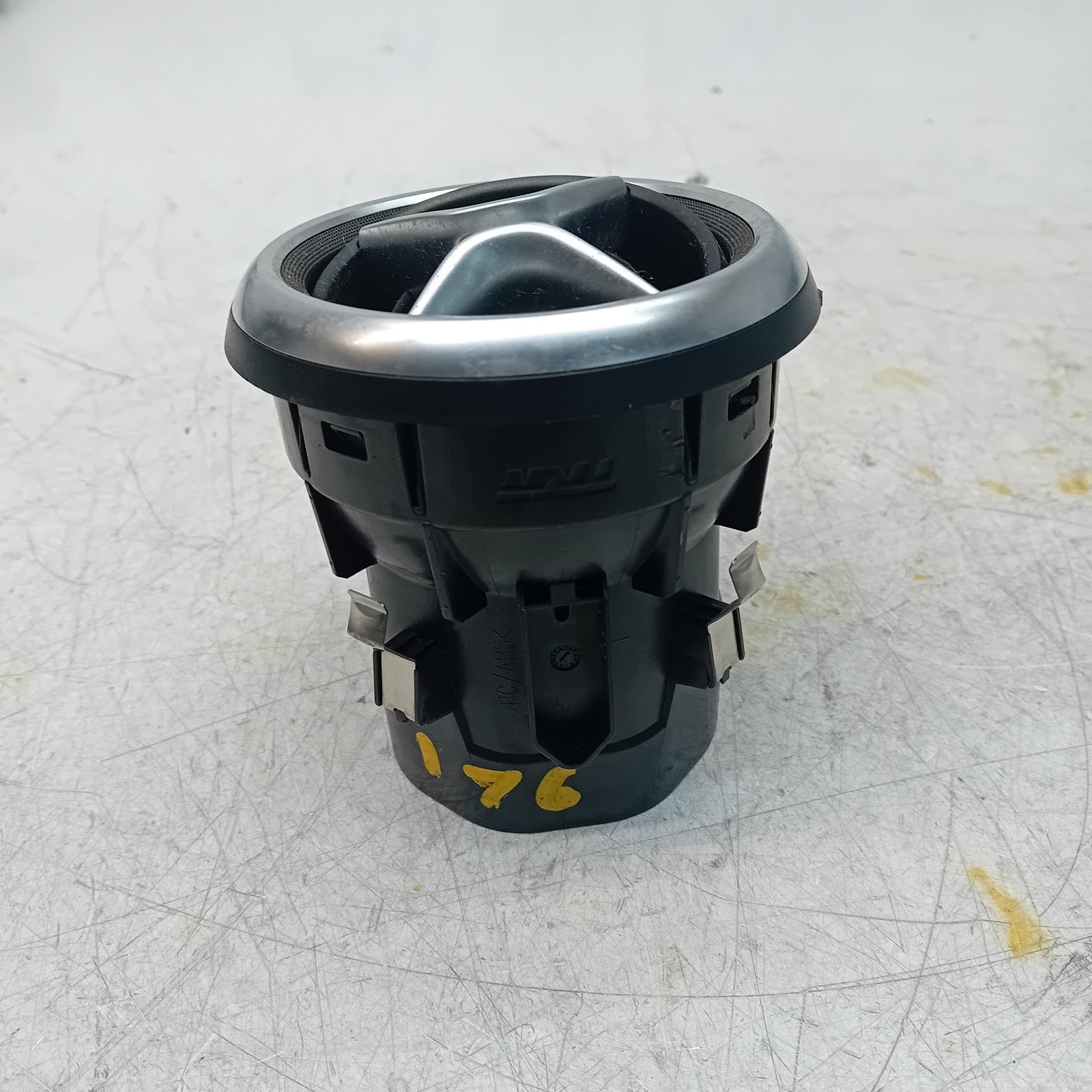MERCEDES BENZ A-CLASS W176 DASHBOARD AIR VENT 2015 A1768300354 FM001510
