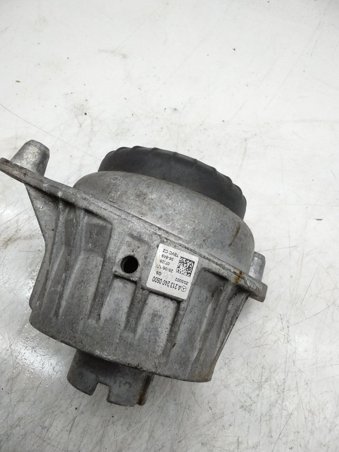 MERCEDES BENZ  E-CLASS W213 ENGINE SUPPORT BRACKET LEFT A2132400500 FMR68