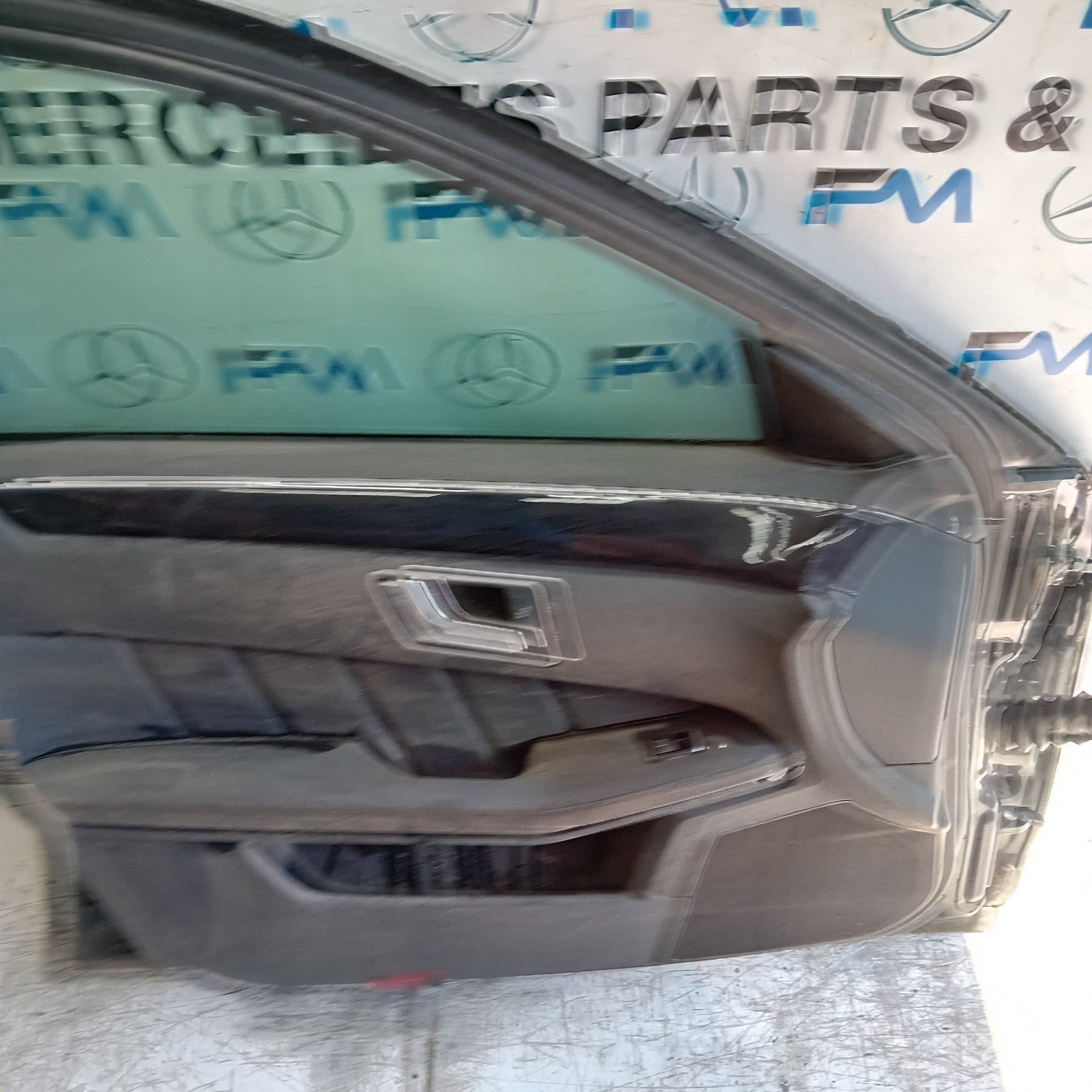 MERCEDES BENZ  E-CLASS W212 PASSENGER FRONT DOOR NSF 2015 COMPLETE BLACK FMD520