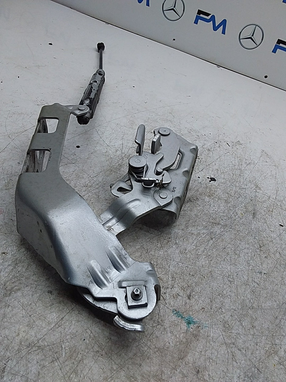 MERCEDES BENZ  C-CLASS W205 BONNET HINGE LEFT PASSENGER SIDE A2058800828 FMR475